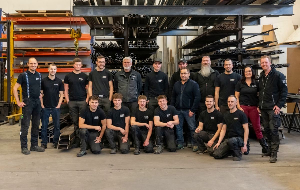Team der Metallbau Gontenbad AG, 17 Mitarbeitende